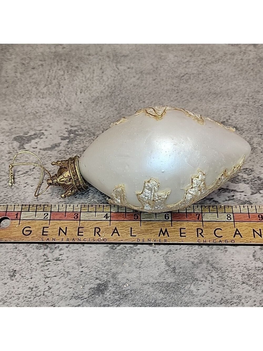 Stunning oversized Leaf theme Christmas Ornament - Picture 6 of 6